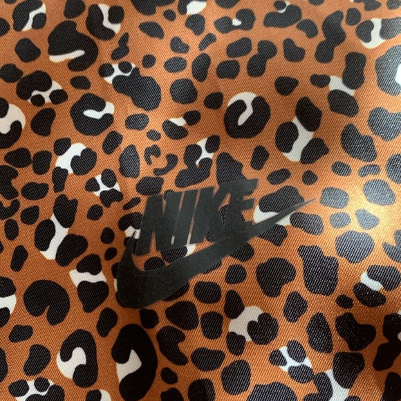 Nike Nylon Windbreaker Jacket - Picture 5 of 9